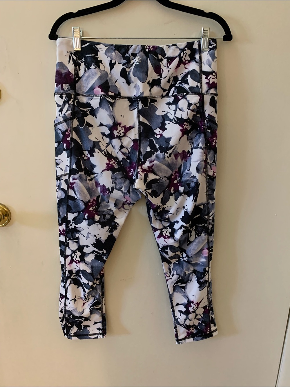 Women’s Floral Print Active Capri Leggings with pocket - White, Black & Purple - Picture 3 of 4